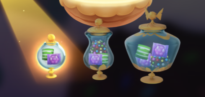 Um trio de frascos de poções estilizados no Candy Crush Friends Saga, cada um com uma forma única e contendo Boosters coloridos, ambientados em um cenário místico.